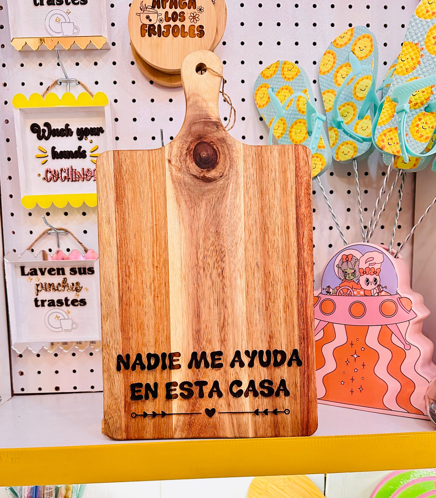 Nadie Me Ayuda Cutting Board